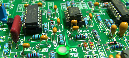 Caratteristiche e Differenza tra circuito analogico e digitale in elettronica