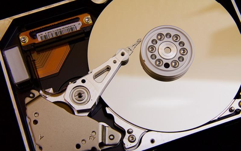 Che cos'è e Differenza tra memoria flash e hard disk in informatica
